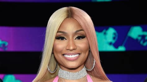 VMAs Nicki Minaj Wears Two Toned Pink And Blonde Hair Allure