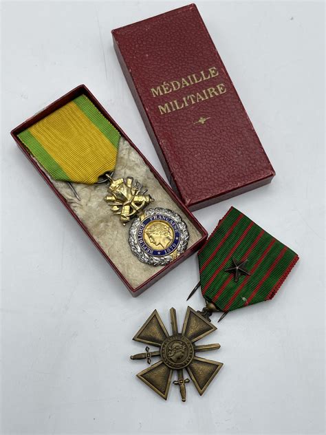 Lot De M Dailles Militaires Croix De Guerre Et Valeur Et