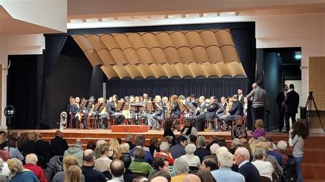 Cernusco Sul Naviglio La Banda De Cernusc Strappa Applausi Al Concerto