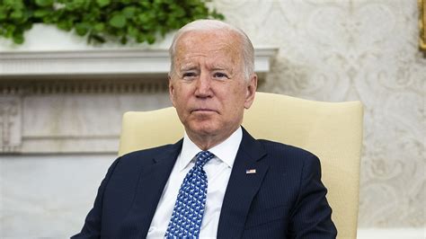 Democrats Urge Biden To Commute Sentences Of 4k People On Home Confinement