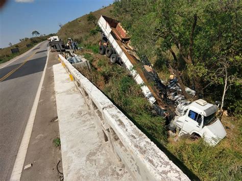 Carreta tem pane mecânica e cai de ponte sobre o Rio das Lages V9 TV