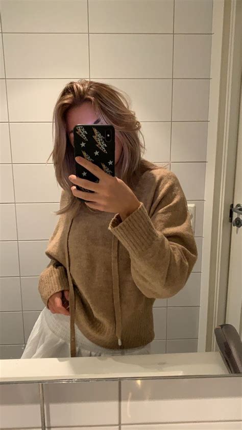 Pin tillagd av Jasmin Stougaard på Ootd Outfit idéer Kläder Skolkläder