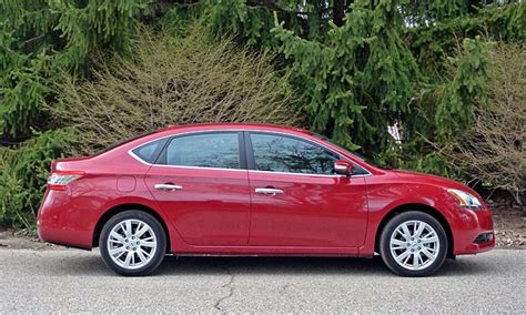 Nissan Sentra Photos: 2014 Nissan Sentra side view