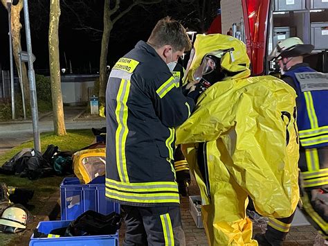 Chlorgasaustritt Im Schwimmzentrum Freiwillige Feuerwehr Itzehoe