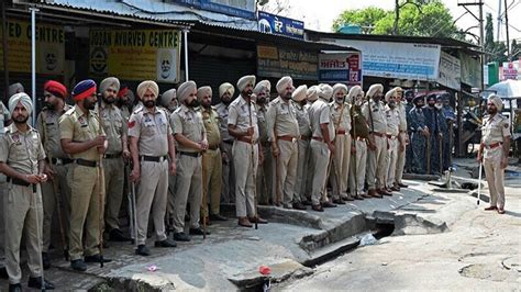 Indian Police Arrest 112 In Search Of Sikh Separatist Leader World Dunya News