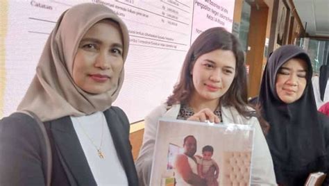 Awal Mula Polemik Wamendagri Gugat Perempuan Soal Nama Di Akta Bayi