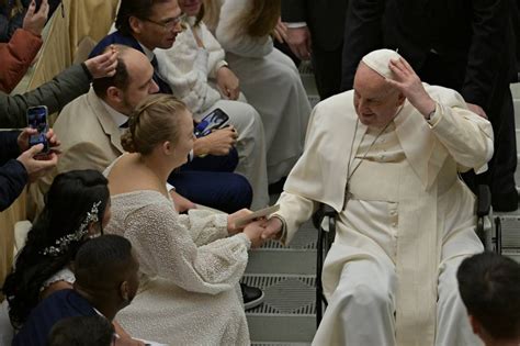 El Papa reclama más espacio para las mujeres en la Iglesia y que sean