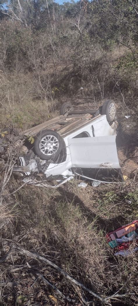 Carro Capota Em Ribanceira De Cerca De 30 Metros Na BR 251 E Quatro