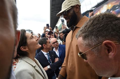 LeBron James Da La Salida De Las 24 Horas De Le Mans