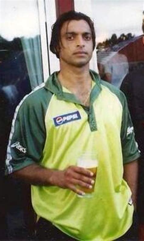 Shoaib Akhtar Height, Age, Wife, Children, Family, Biography & More ...