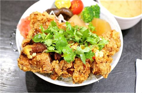 高雄｜全心丼飯：高cp值平價日式丼飯！大推「碳火十勝豚丼飯」 輕旅行