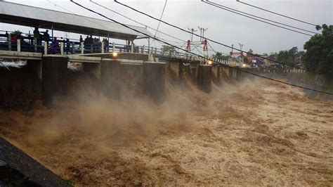 Bendung Katulampa Siaga I Warga Bantaran Sungai Ciliwung Diminta