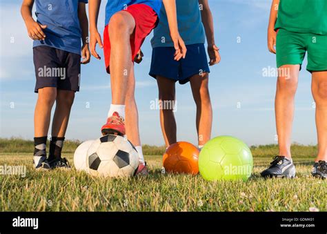 Boys football club hi-res stock photography and images - Alamy