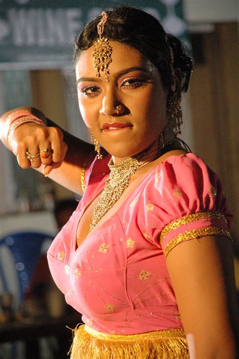 Thenmozhi Thanjavur Movie Hd Photosimagespicsstills And Picture