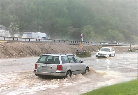 Rh Ne Violentes Intemp Ries Les Images Des Importantes Inondations