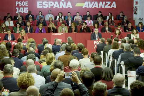 Fotos Las Imágenes De Ferraz Epicentro Del Apoyo A Pedro Sánchez Para Evitar Su Dimisión