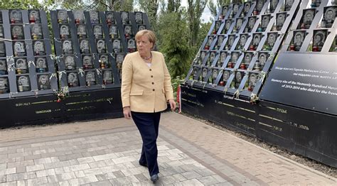 Angela Merkel à Kiev Une Visite Dadieu Au Goût Amer