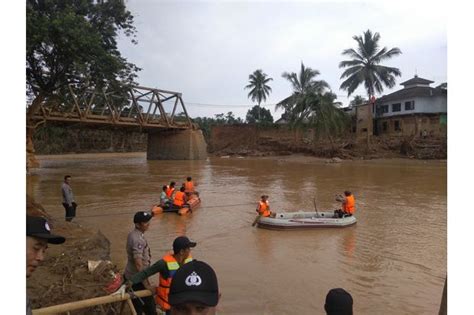 Orang Meninggal Dunia Akibat Banjir Dan Tanah Longsor Di Banten