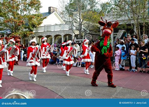 Walt Disney World Christmas Parade Editorial Photo - Image of disney, florida: 43549751