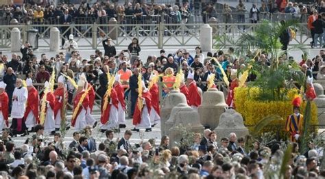 Encabeza el Papa la celebración del Domingo de Ramos en la Plaza de San