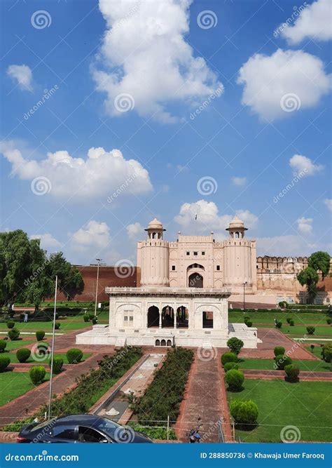 Beautiful Daytime View of the Famous Lahore Fort in Lahore, Pakistan ...