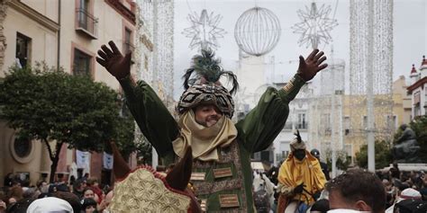 El Heraldo De Los Reyes Magos Llena De Ilusi N Las Calles De Sevilla