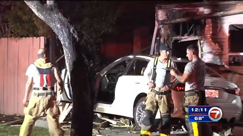 Car Catches Fire After Slamming Into Mobile Home In Sw Miami Dade