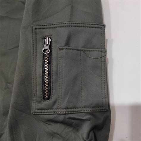 Jaket Bomber Levis, Fesyen Pria, Pakaian , Baju Luaran di Carousell