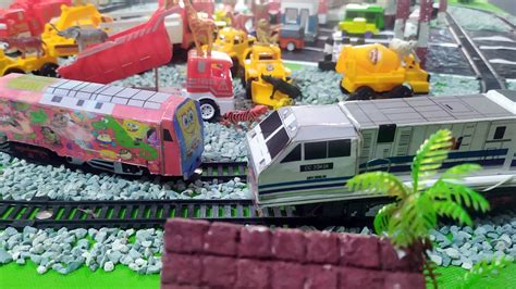 Drama Kereta Api CC 204 Balapan Dan Kereta Sponsbob Anjlok Terguling