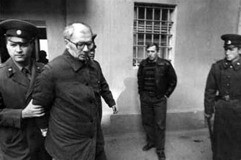 Андрей Чикатило - биография, фото, жертвы, семья, дети и последние ...