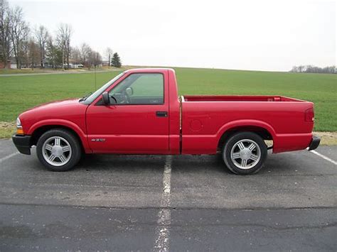 Buy Used 1999 Chevrolet S10 Base Standard Cab Pickup 2 Door 2 2l In Nashville Illinois United