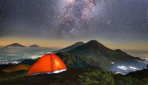 Jangan Ngaku Pendaki Kalau Belum Pernah Mendaki Salah Satu Gunung Di