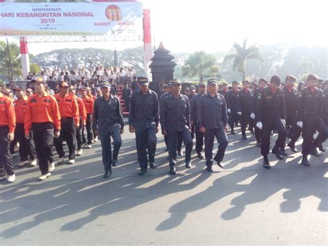 Satu Pleton Personil Satgas Bakesbangpol Kota Malang Ikuti Upacara