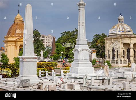 El Cementerio Cristóbal Colon El Cementerio De Colón La Habana Cuba