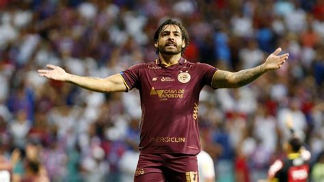 Bahia Acerta Renova O Atacante Ricardo Goulart Por Mais Uma Temporada