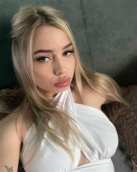 Pin By Brianna Regina On Story In Men Blonde Hair Hair Cute Makeup Looks