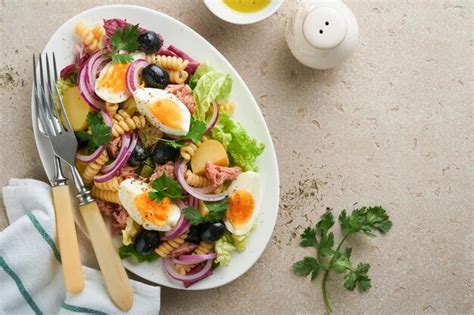 Salada De Atum Macarr O Ovos Batatas Azeitonas Cebola Roxa E Molho