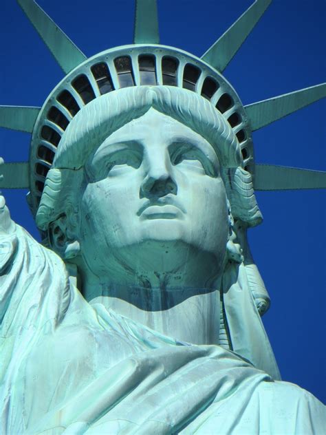 New York Visiter la Statue de la Liberté par Une Pincée de Safran