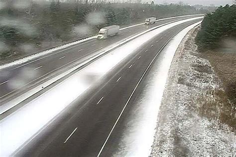 Crashes Close Parts Of Highway 401 As Snow Falls In Southern Ontario