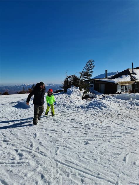 Sin Ga U I Da Skija Ognjen Amid I Se Provodi Na Kopaoniku