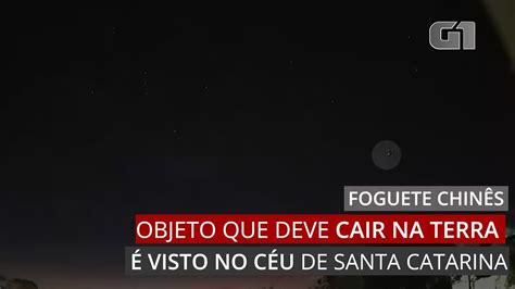 Vídeo VÍDEO Objeto que pode ser foguete chinês é visto no céu de SC