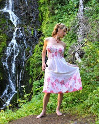 Under Her Dress Porn Pics PICTOA