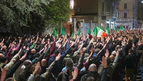 Corteo Nero Per Sergio Ramelli A Milano In Mille Tra Saluti Romani E