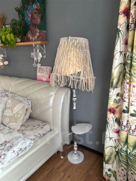 Продам торшер, б/у, в наличии. Цена: 3 000₽ во Владивостоке