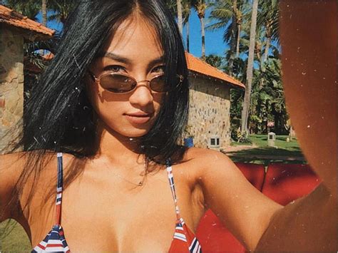 Mới chớm hè hot girl Việt đã đua nhau khoe dáng nóng bỏng với bikini Titanic Nơi mọi thứ