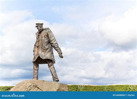 Statua Di Sir Archibald David Stirling Fondatore Della S Britannica