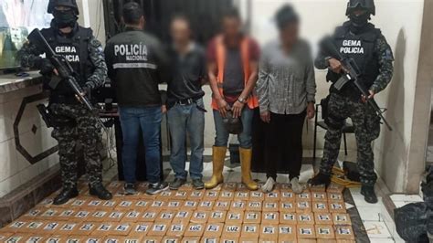 Tres Detenidos Y Toneladas De Coca Na Decomisadas En Guayas