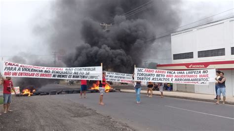 Moradores interditam via da BR 316 durante protesto por segurança e