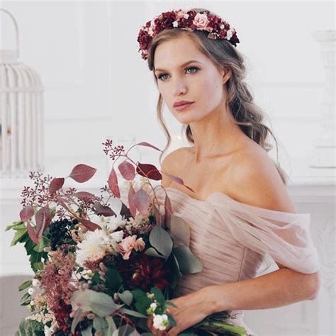 15 Romantic Wedding Hairstyles With Flowers To Look Gorgeous