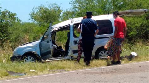 Dos personas sufrieron heridas tras el vuelco de un vehículo en la Ruta